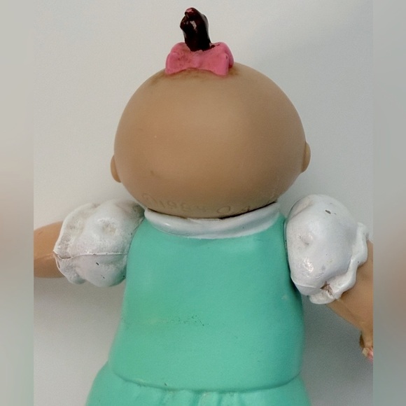 3 3/4โ Cabbage Patch Kid Figure PVC 3 3/4"Poseable Green outfit with Pink Spoon - Picture 8 of 8